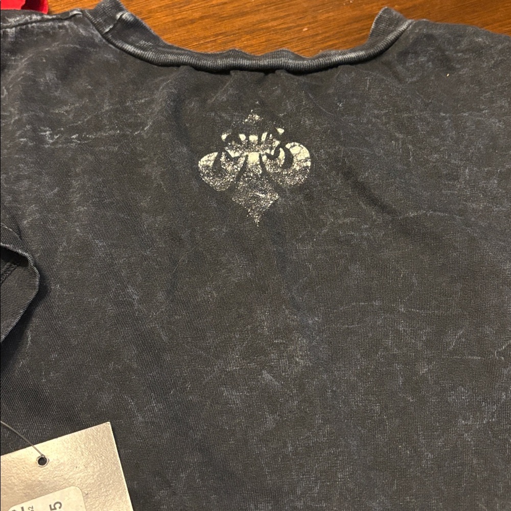 NWT w/ flaw Affliction fitted cropped tee - vintage wash - only 1 L left!! - Picture 7 of 7